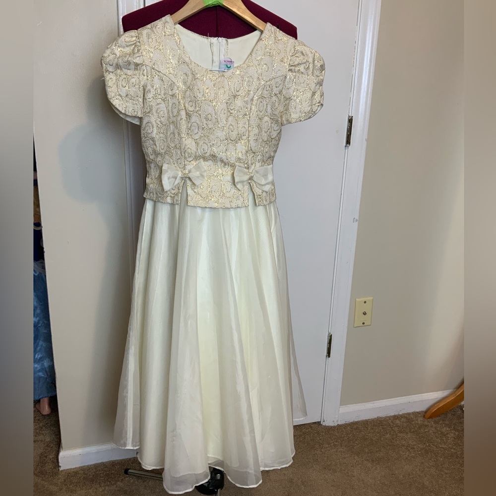 Like New Ceci Kid USA Girls Formal Ivory embroidered Gold Dress